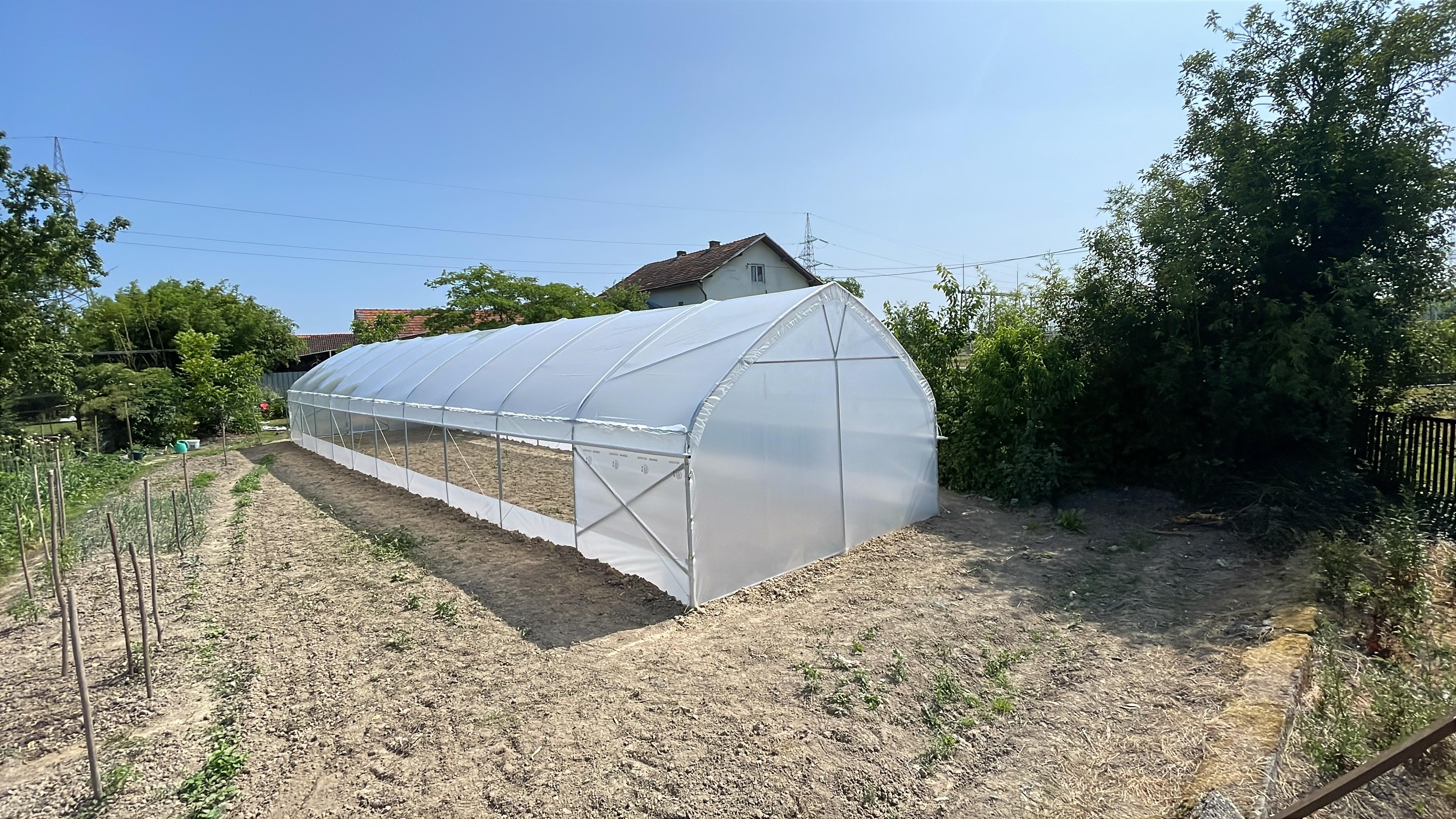 ARX 40 plastenik — unutrašnjost i radna širina