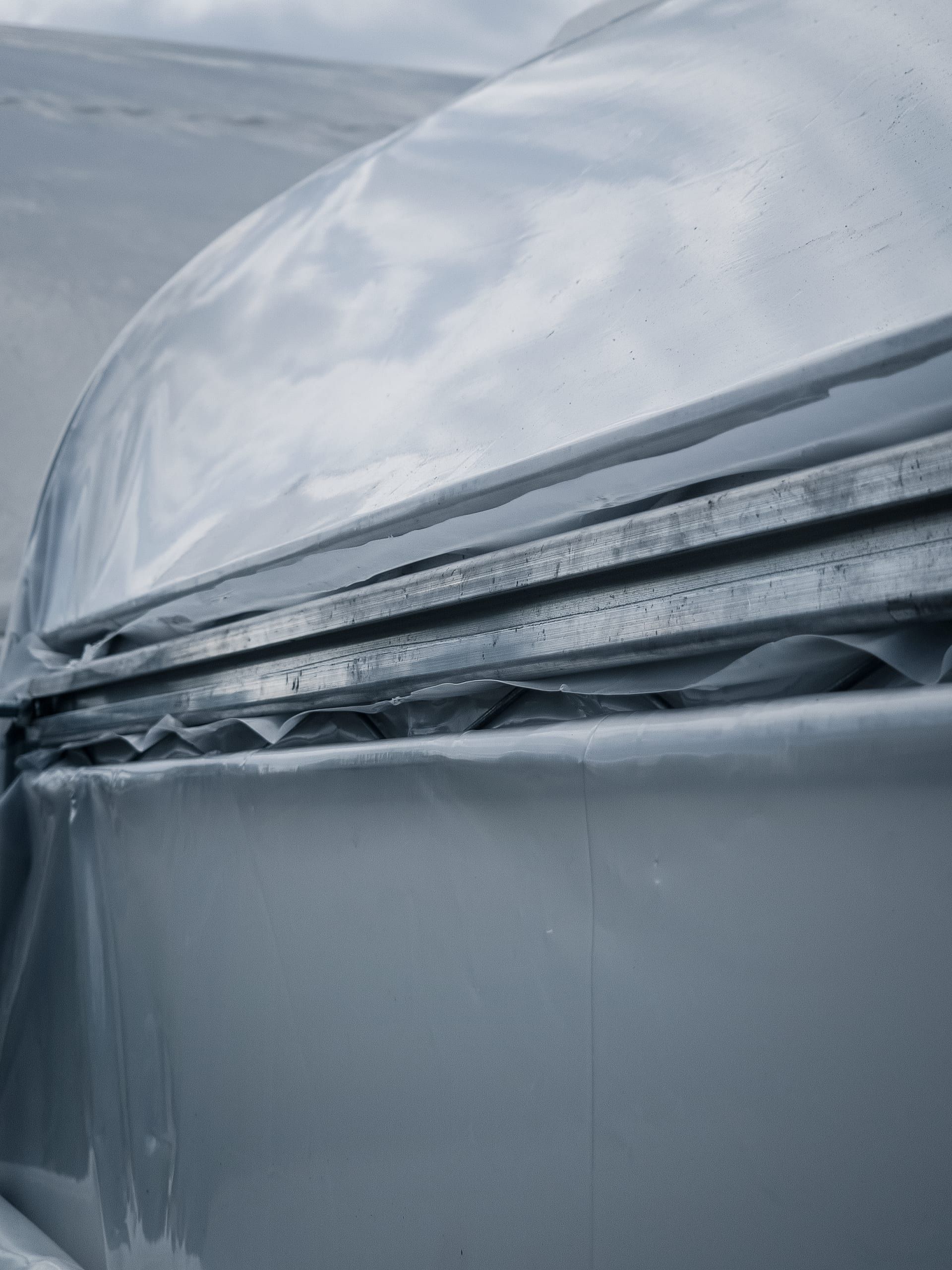 Aluminiumleisten zur Folienbefestigung am ARX-Gewächshaus